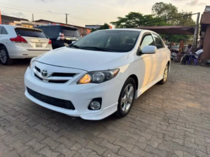 Toyota Corolla   - 2011