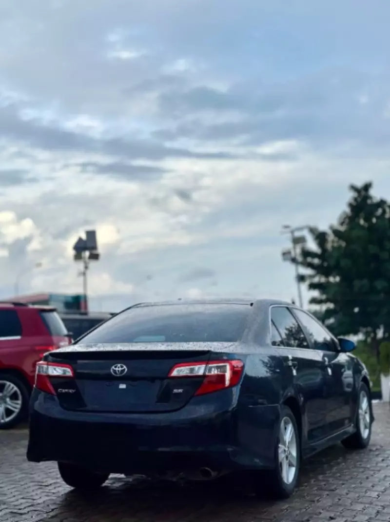 Toyota Camry   - 2014