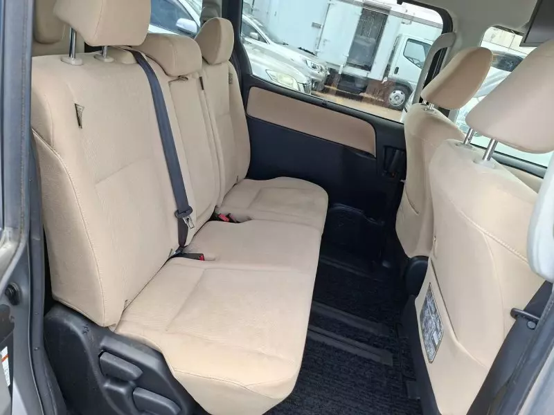 Toyota Noah   - 2014