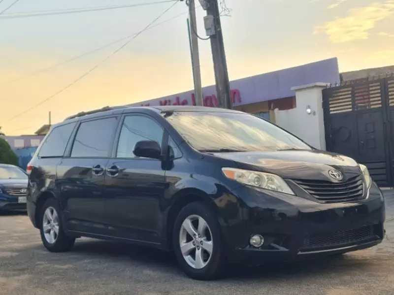 TOYOTA Sienna   - 2014