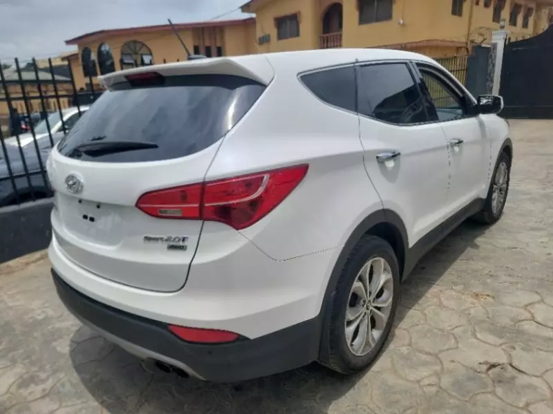 Hyundai Santa Fe   - 2014