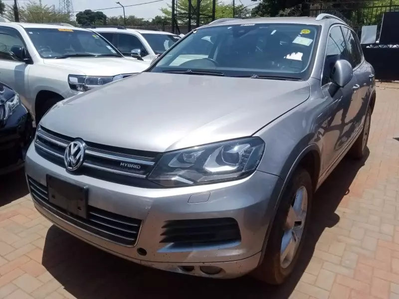 Volkswagen Touareg   - 2012
