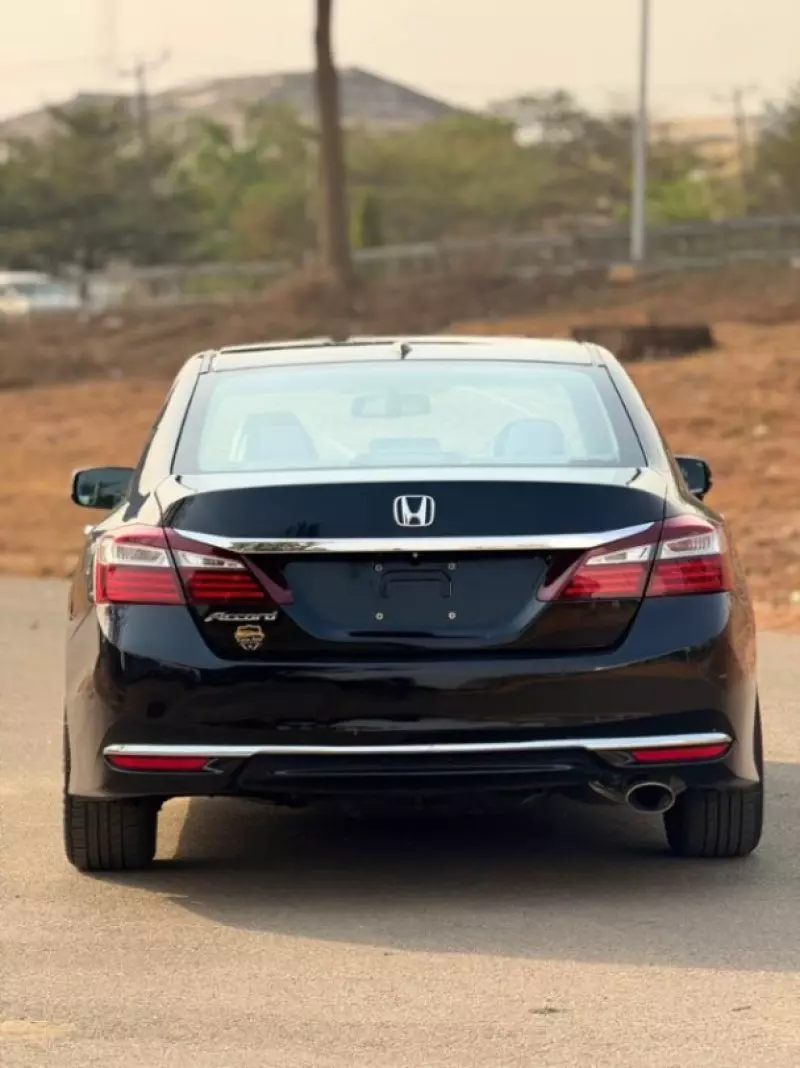 Honda Accord   - 2017