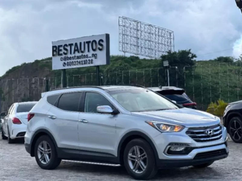 Hyundai Santa FE   - 2017