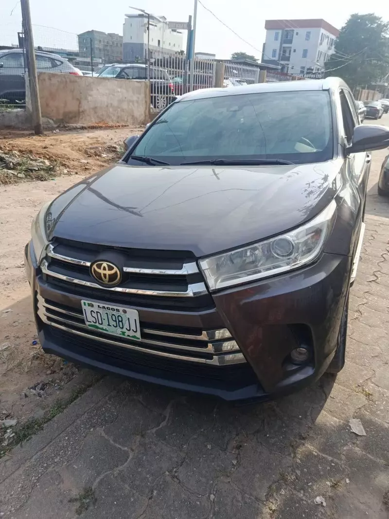 TOYOTA Highlander   - 2019