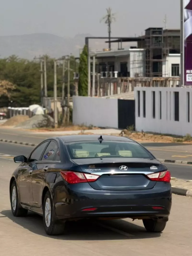 Hyundai Sonata   - 2011