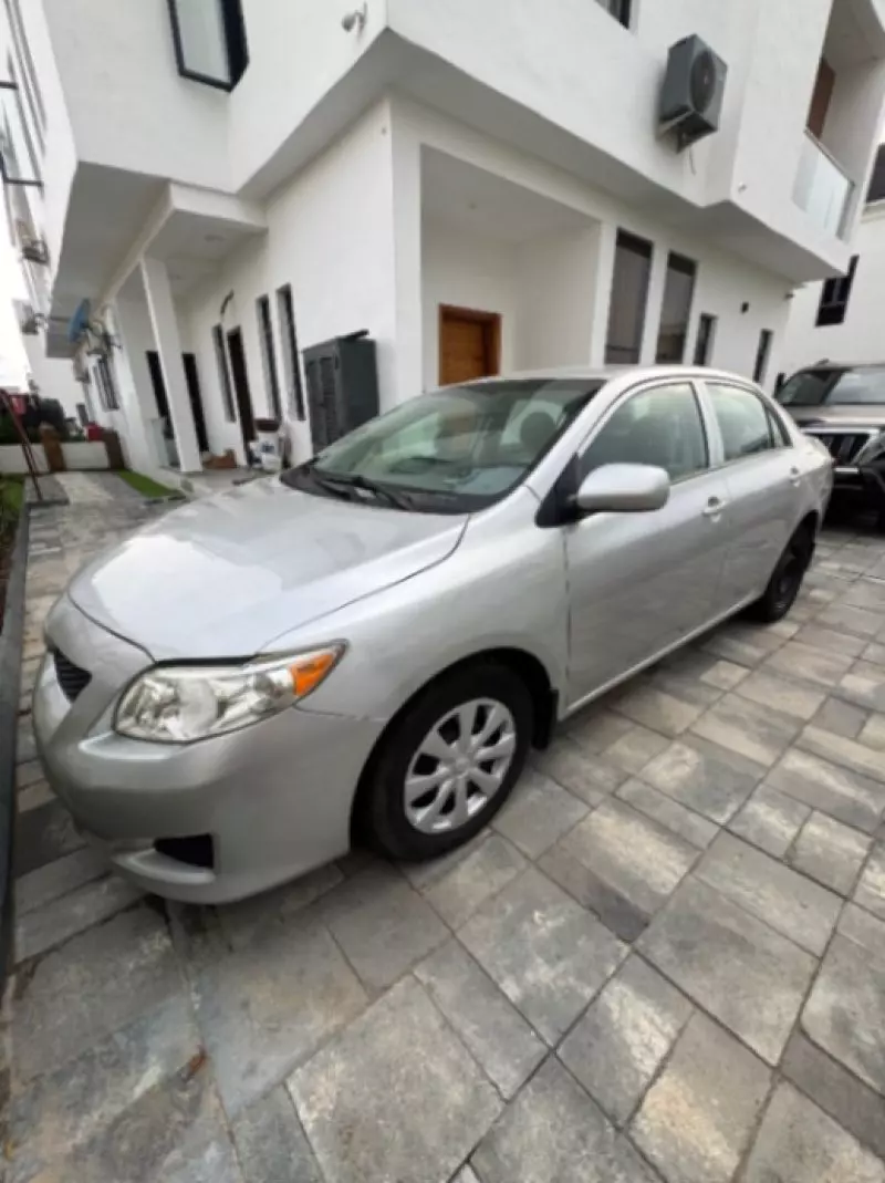 Toyota Corolla   - 2009