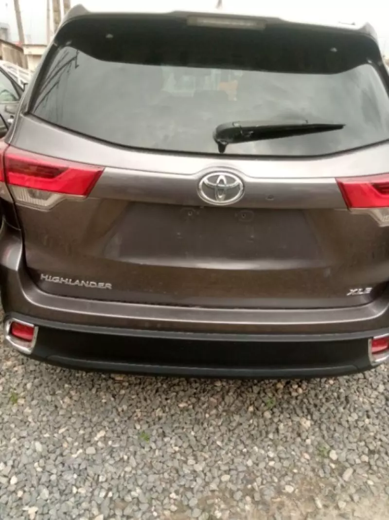 TOYOTA Highlander   - 2015