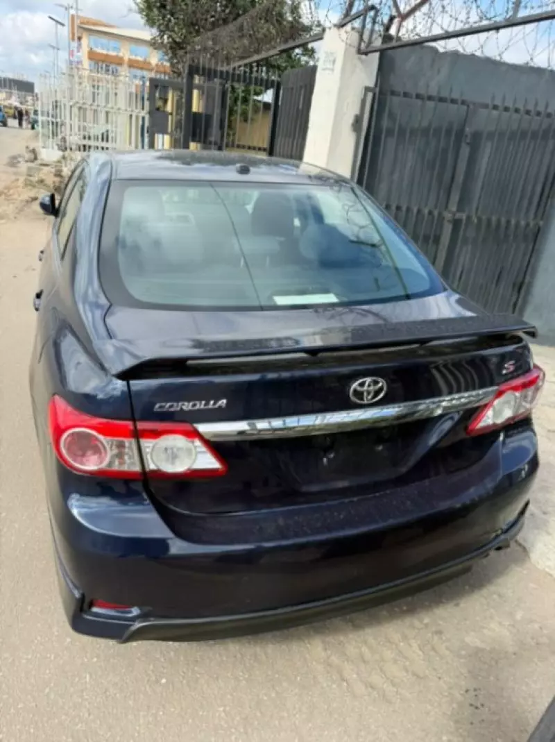 TOYOTA Corolla - 2011