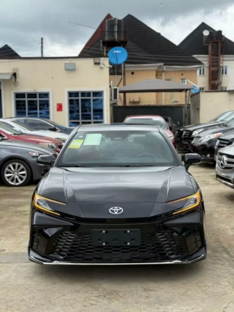 TOYOTA Camry   - 2025