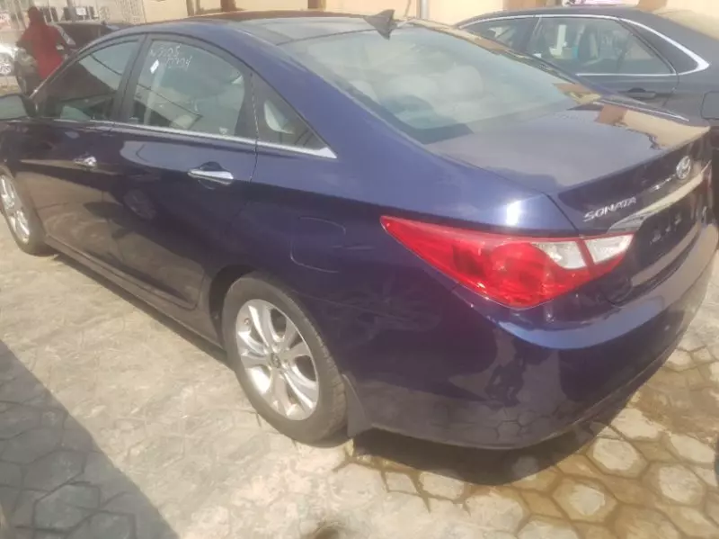 Hyundai Sonata   - 2012