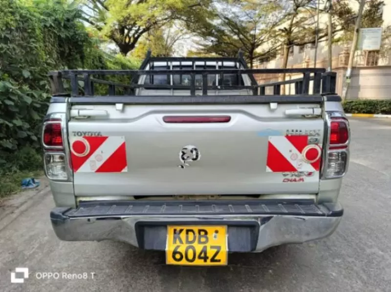 Toyota Hilux   - 2013