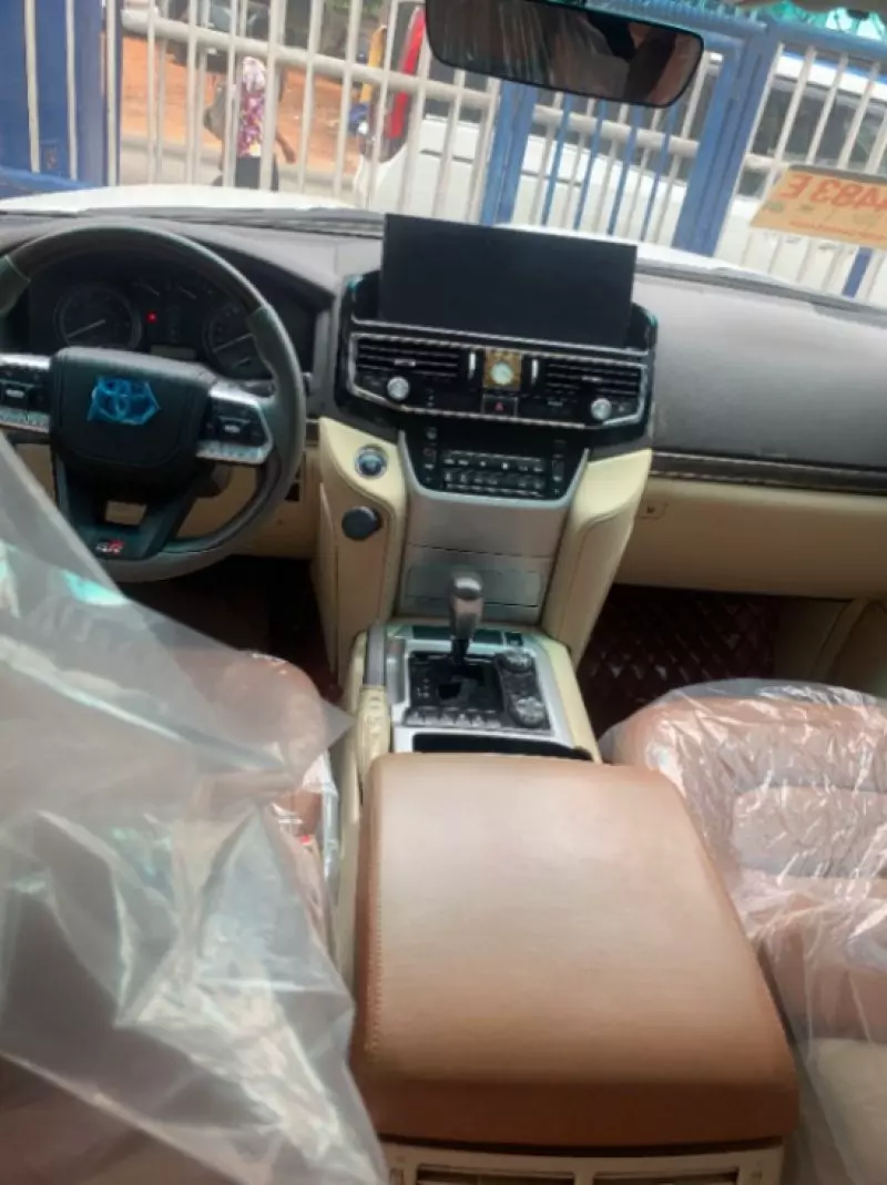 Toyota Land Cruiser   - 2017