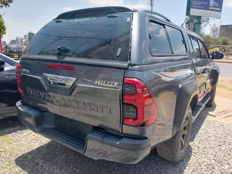TOYOTA Hilux Revo    - 2020