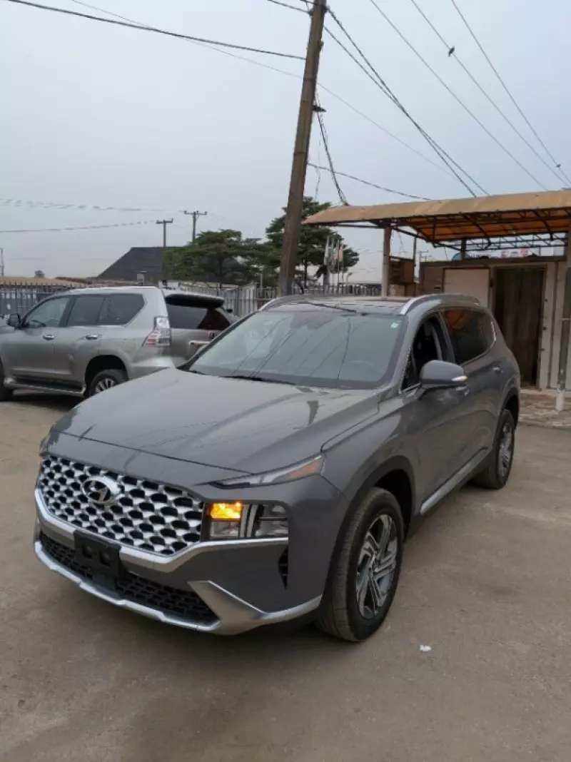 Hyundai Santa Fe   - 2023