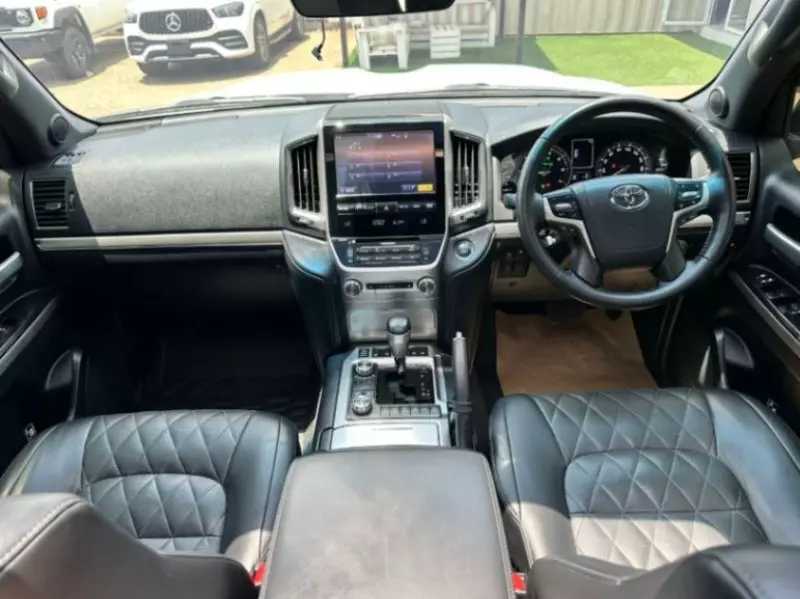 Toyota Land Cruiser   - 2018