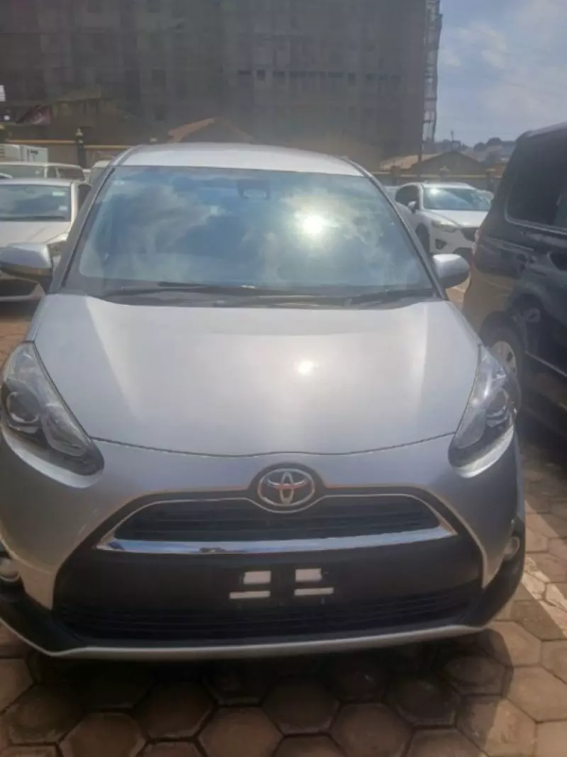 TOYOTA Sienta   - 2016