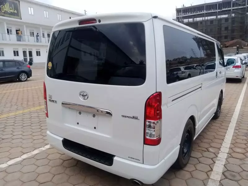 Toyota Hiace   - 2014