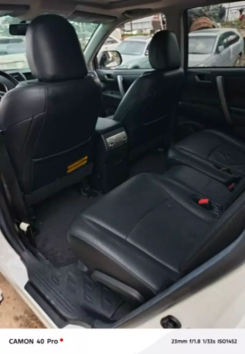 Toyota Highlander   - 2012