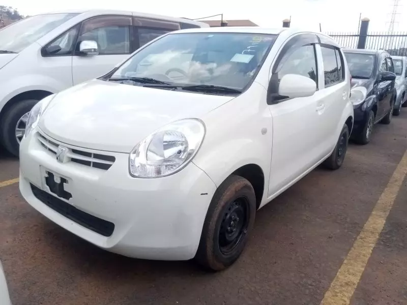 Toyota Passo   - 2012