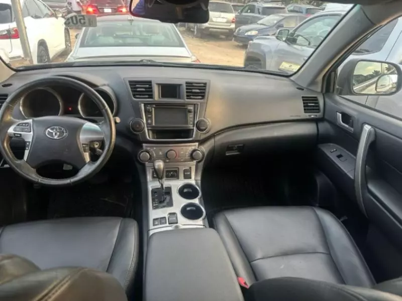 Toyota Highlander   - 2013
