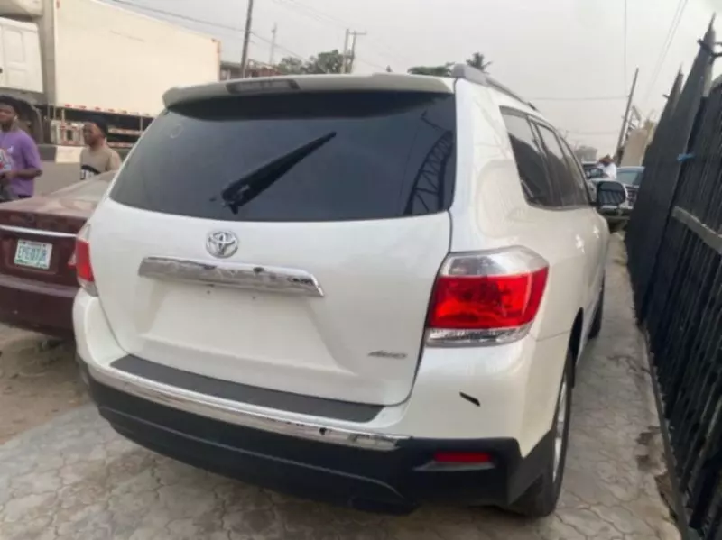 Toyota Highlander   - 2012