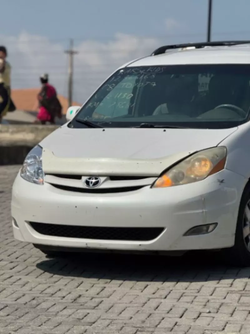 Toyota Sienna   - 2008