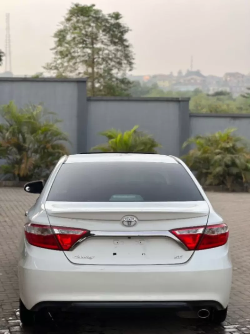 TOYOTA Camry - 2015