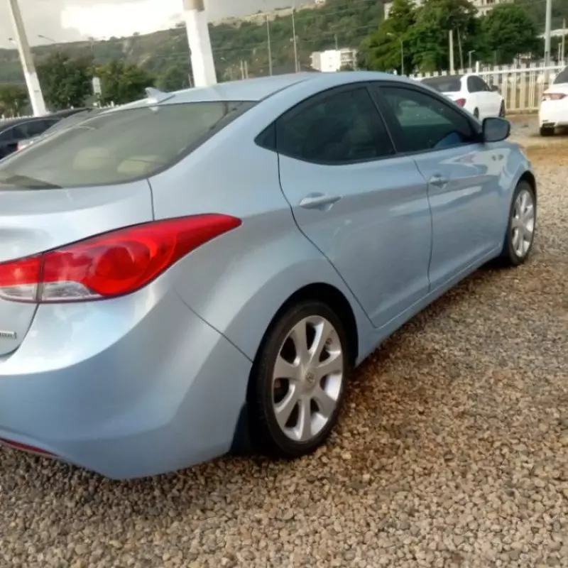 Hyundai Elantra   - 2013