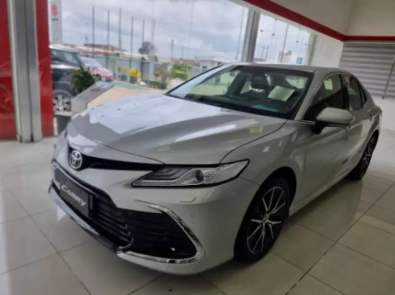 Toyota Camry   - 2025