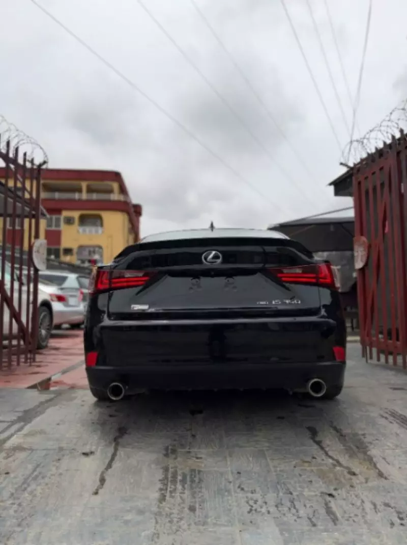 Lexus IS   - 2014