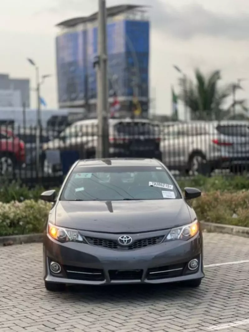 Toyota Camry   - 2012