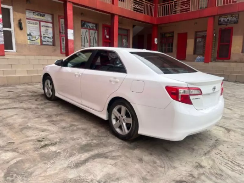 Toyota Camry   - 2012