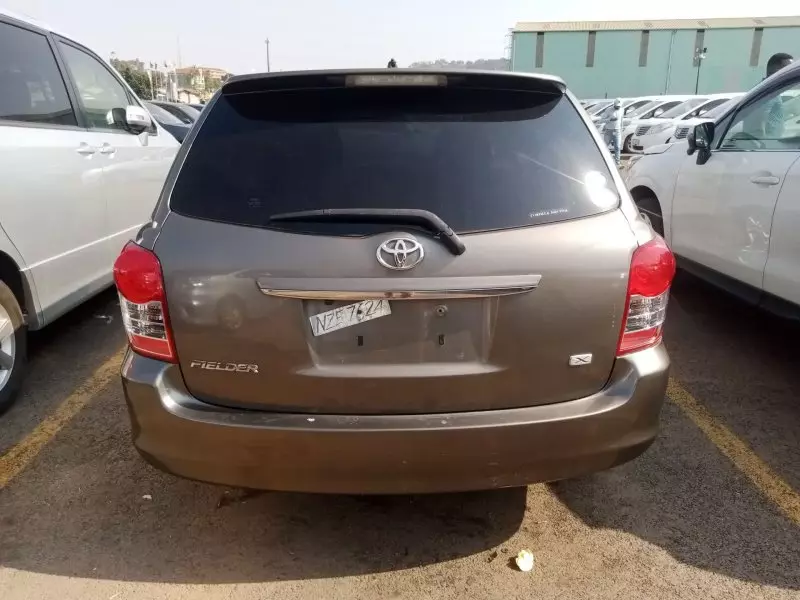 Toyota Fielder    - 2012
