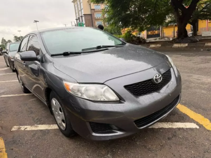 TOYOTA Corolla   - 2010