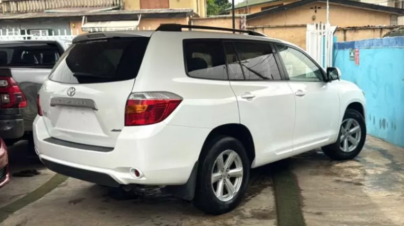 Toyota Highlander   - 2010