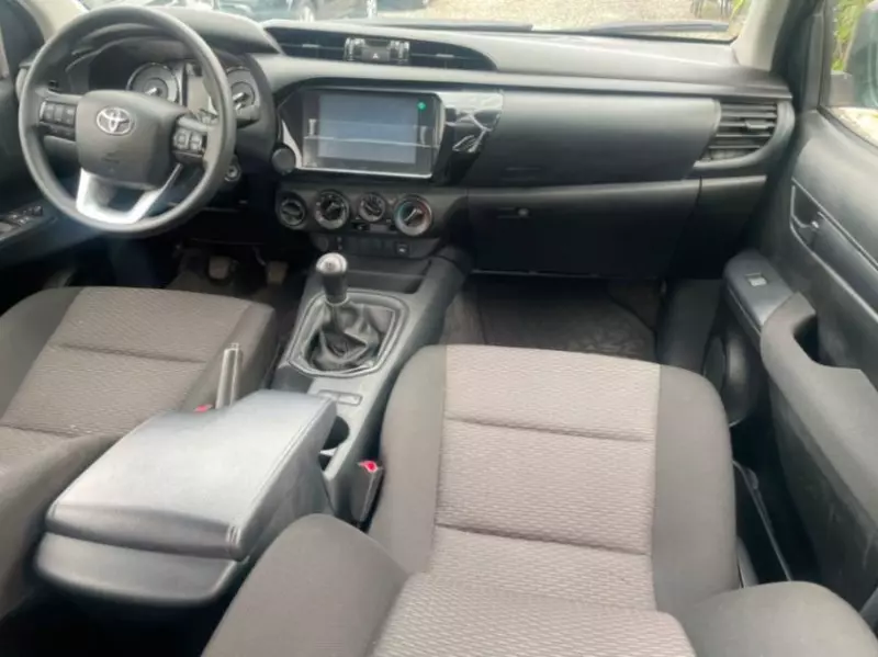TOYOTA Hilux   - 2026