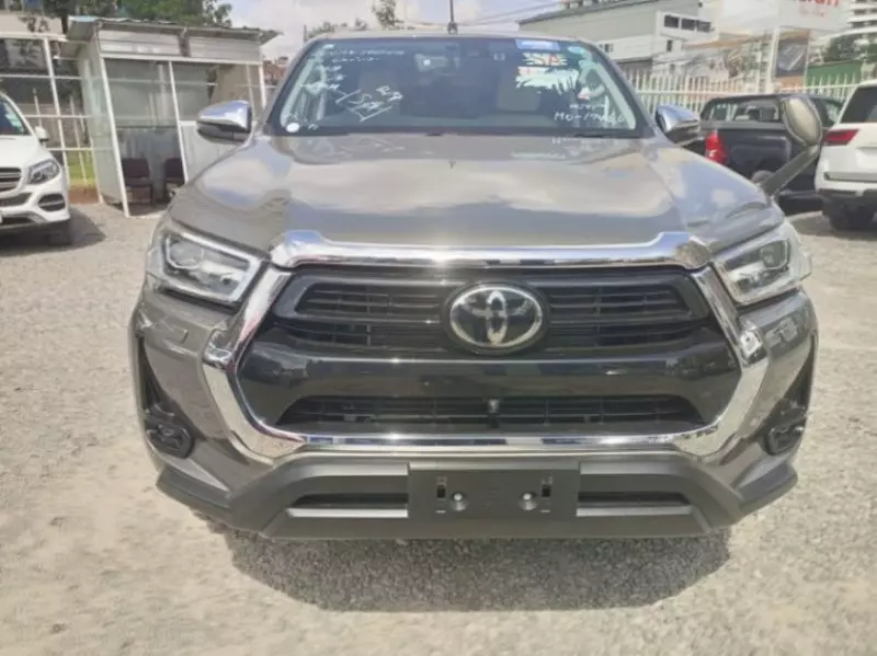 Toyota Hilux   - 2022