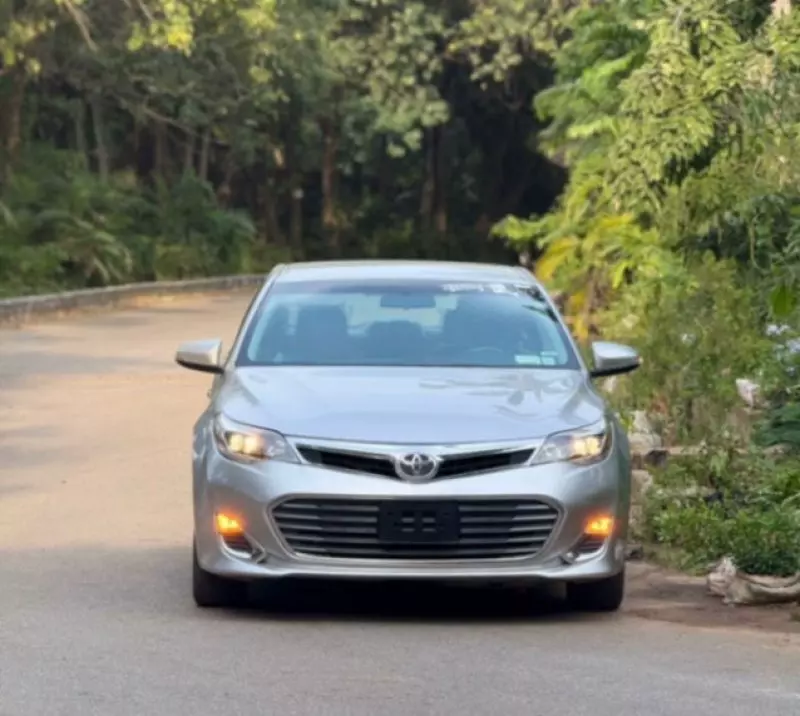 Toyota Avalon   - 2013