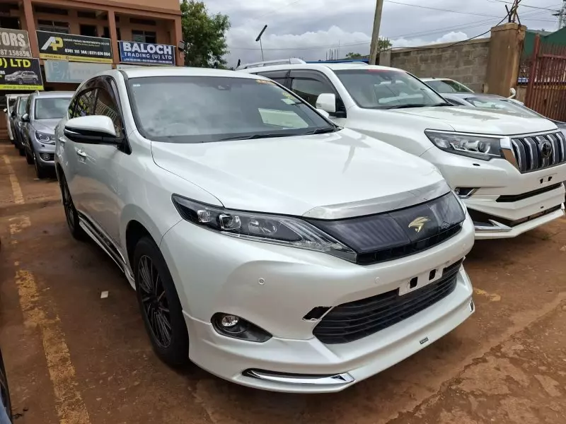 Toyota Harrier   - 2017