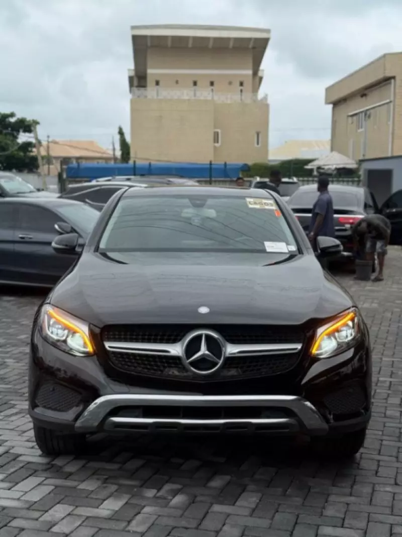 Mercedes-Benz GLC 300   - 2017