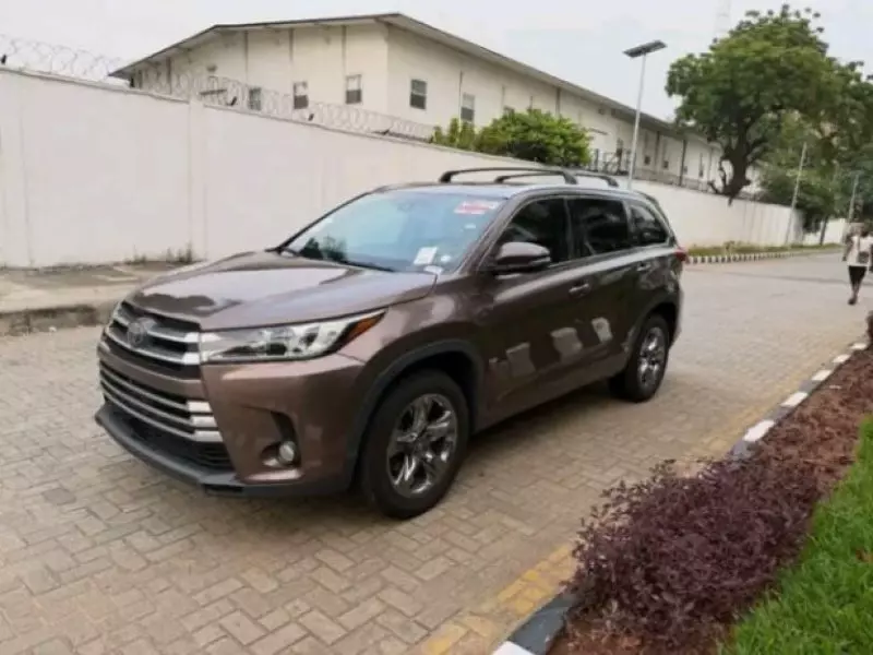 Toyota Highlander   - 2019