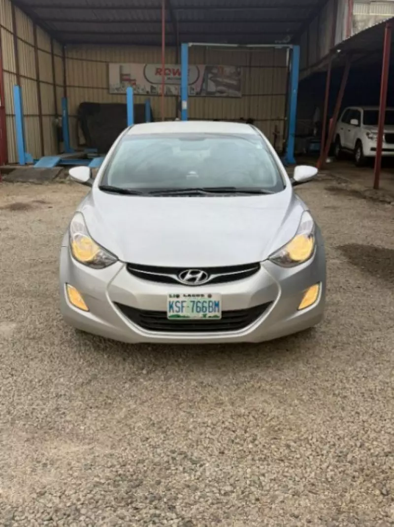 Hyundai Elantra - 2013