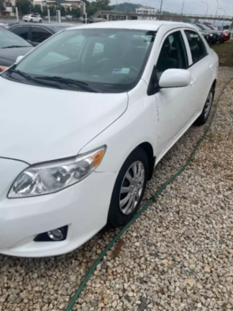 TOYOTA Corolla - 2010