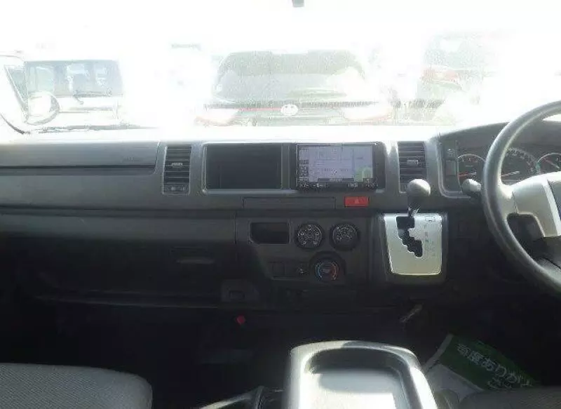 Toyota Hiace   - 2018