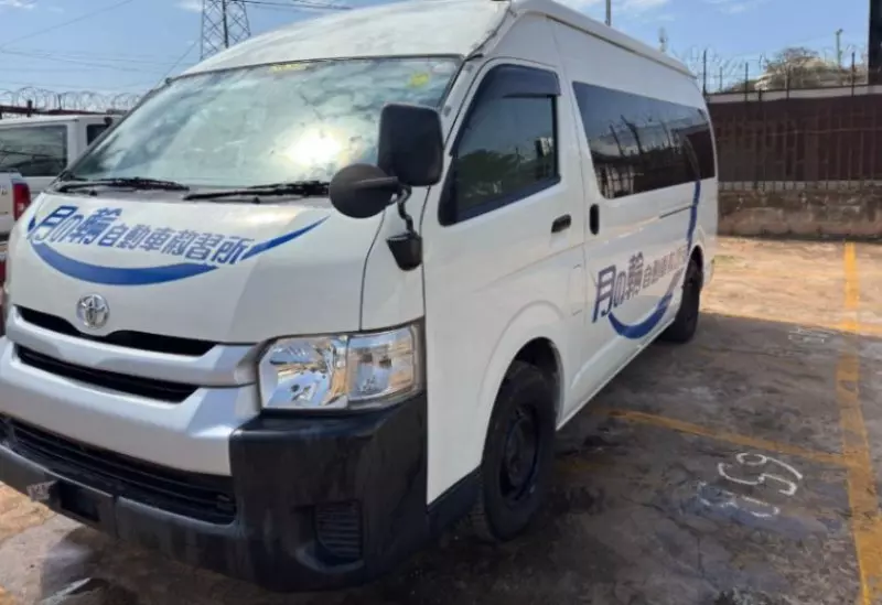 TOYOTA Hiace - 2015