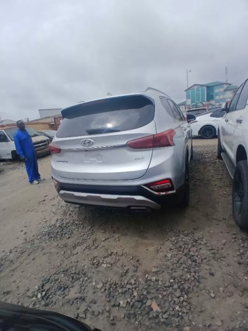 Hyundai Santa Fe   - 2020