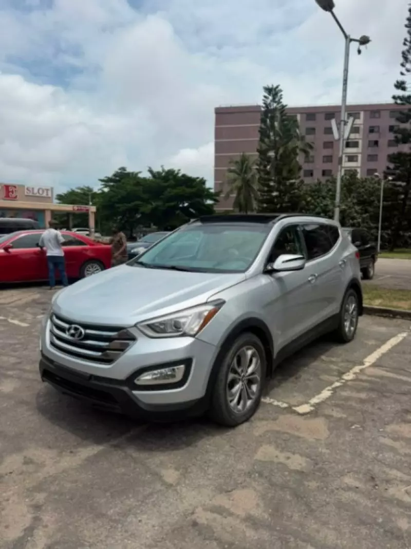 Hyundai Santa Fe   - 2014
