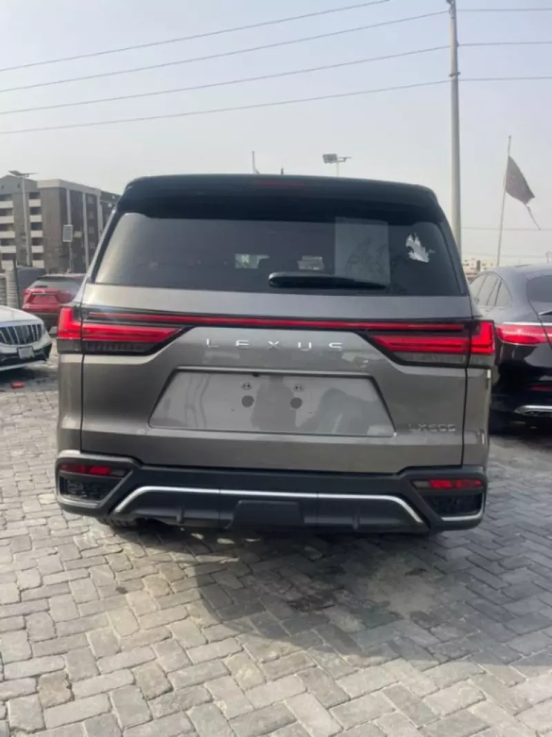 Lexus LX   - 2022