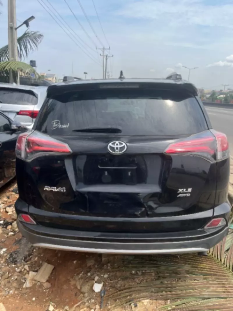 Toyota RAV 4 - 2016